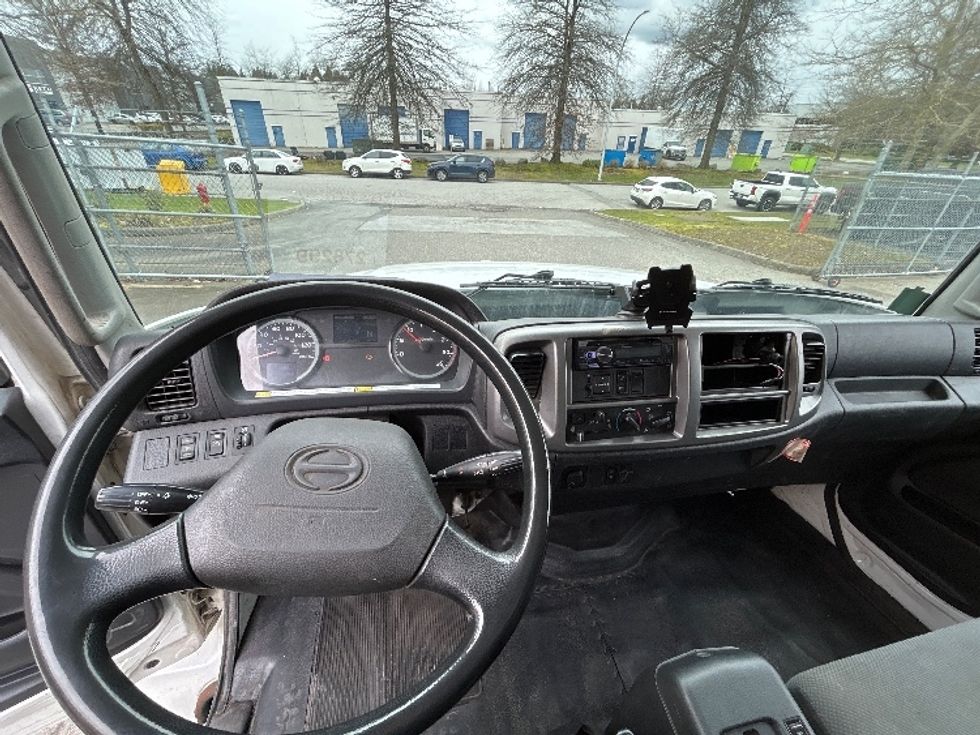 Medium Duty Box Truck-Light and Medium Duty Trucks-Hino-2019-338-Delta-BC-159,270\n\t\tkm-$ 71,500 - Image 18