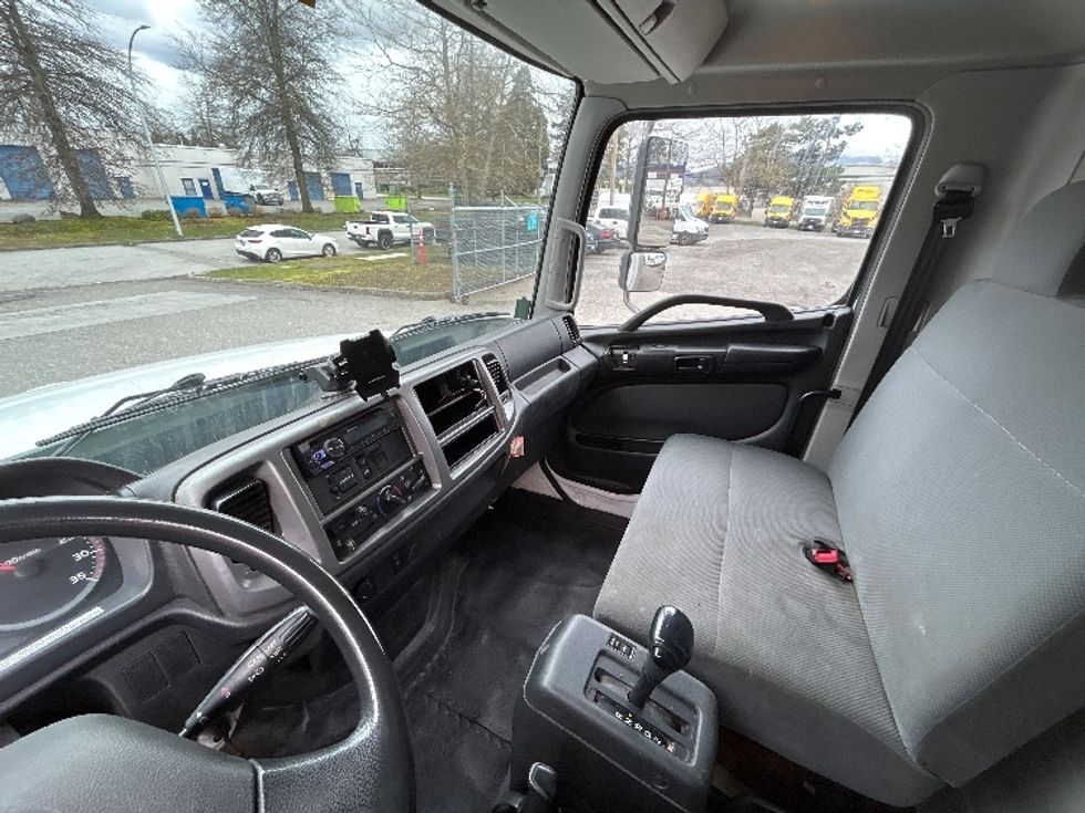 Medium Duty Box Truck-Light and Medium Duty Trucks-Hino-2019-338-Delta-BC-159,270\n\t\tkm-$ 71,500 - Image 19