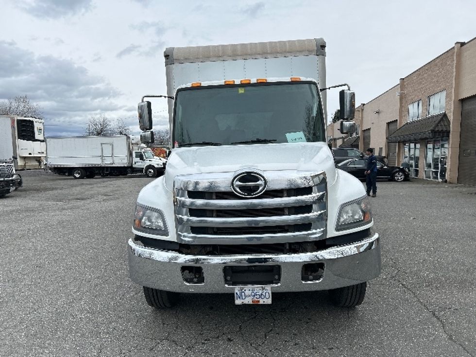 Medium Duty Box Truck-Light and Medium Duty Trucks-Hino-2019-338-Delta-BC-159,270\n\t\tkm-$ 71,500 - Image 2