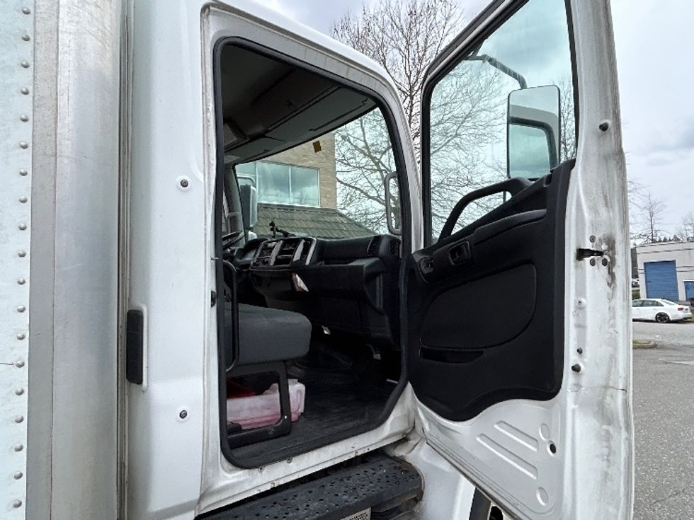 Medium Duty Box Truck-Light and Medium Duty Trucks-Hino-2019-338-Delta-BC-159,270\n\t\tkm-$ 71,500 - Image 20