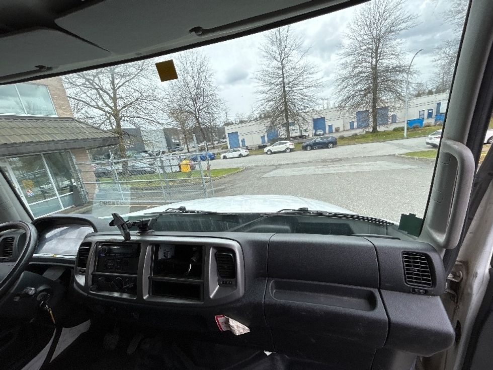 Medium Duty Box Truck-Light and Medium Duty Trucks-Hino-2019-338-Delta-BC-159,270\n\t\tkm-$ 71,500 - Image 21