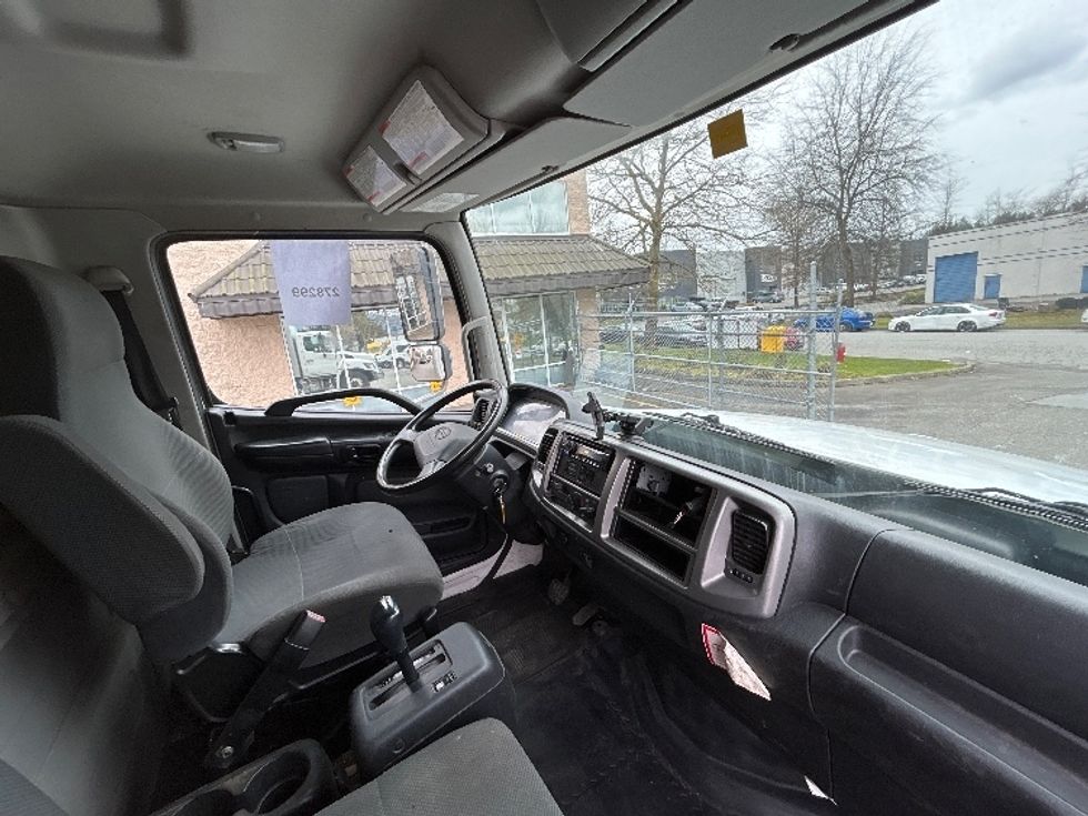 Medium Duty Box Truck-Light and Medium Duty Trucks-Hino-2019-338-Delta-BC-159,270\n\t\tkm-$ 71,500 - Image 22