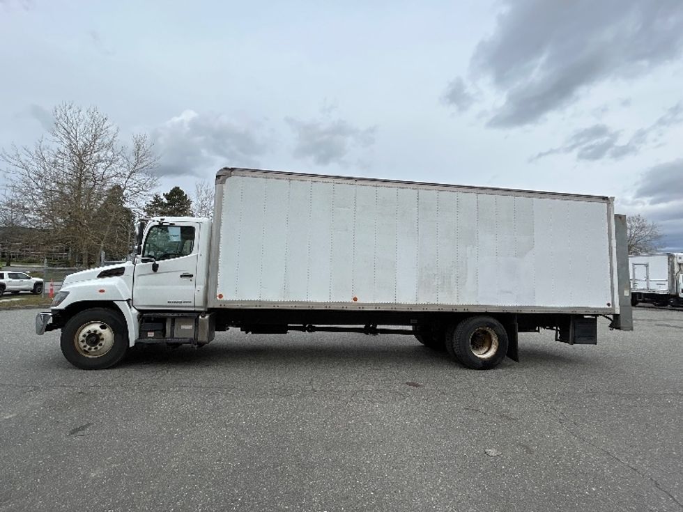 Medium Duty Box Truck-Light and Medium Duty Trucks-Hino-2019-338-Delta-BC-159,270\n\t\tkm-$ 71,500 - Image 4