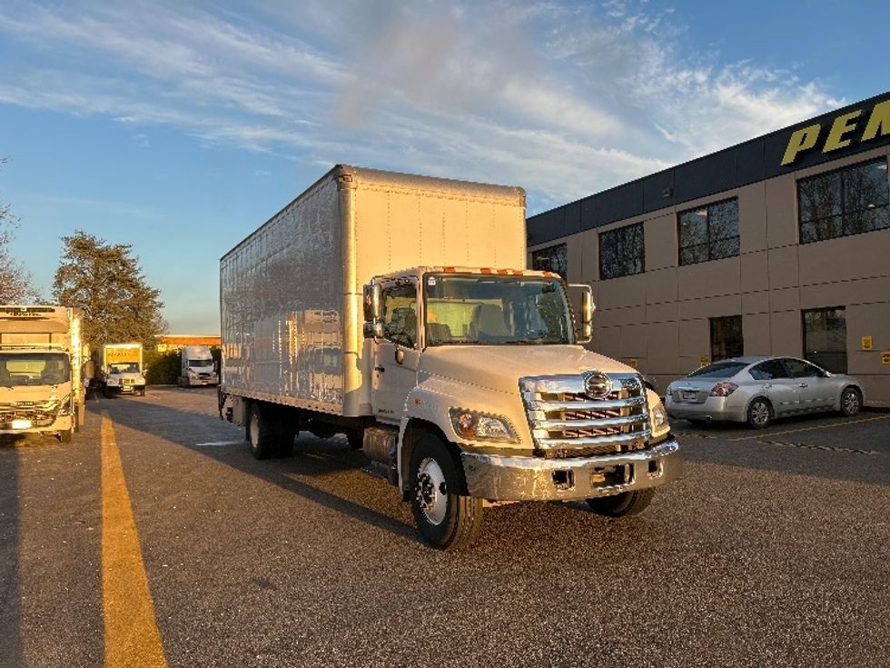 Medium Duty Box Truck-Light and Medium Duty Trucks-Hino-2019-338-Delta-BC-173,241\n\t\tkm-$ 72,000 - Image 1