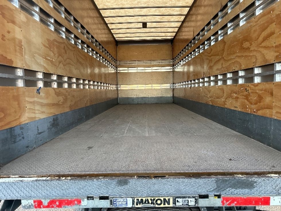 Medium Duty Box Truck-Light and Medium Duty Trucks-Hino-2019-338-Delta-BC-173,241\n\t\tkm-$ 72,000 - Image 10