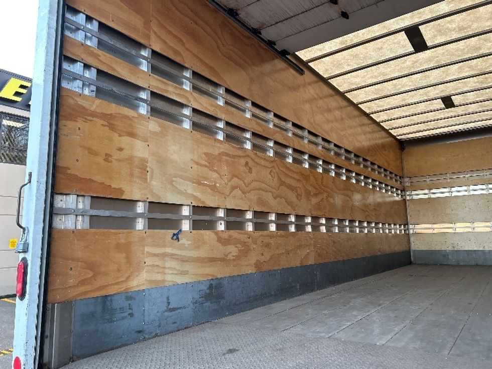 Medium Duty Box Truck-Light and Medium Duty Trucks-Hino-2019-338-Delta-BC-173,241\n\t\tkm-$ 72,000 - Image 11