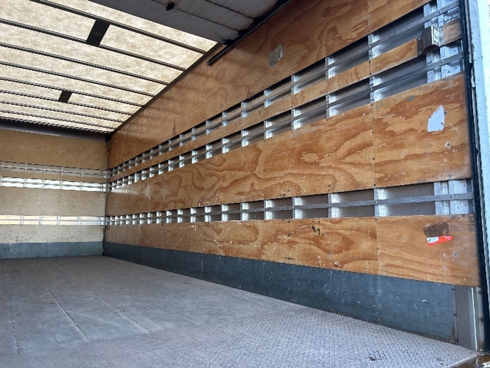 Medium Duty Box Truck-Light and Medium Duty Trucks-Hino-2019-338-Delta-BC-173,241\n\t\tkm-$ 72,000 - Image 12