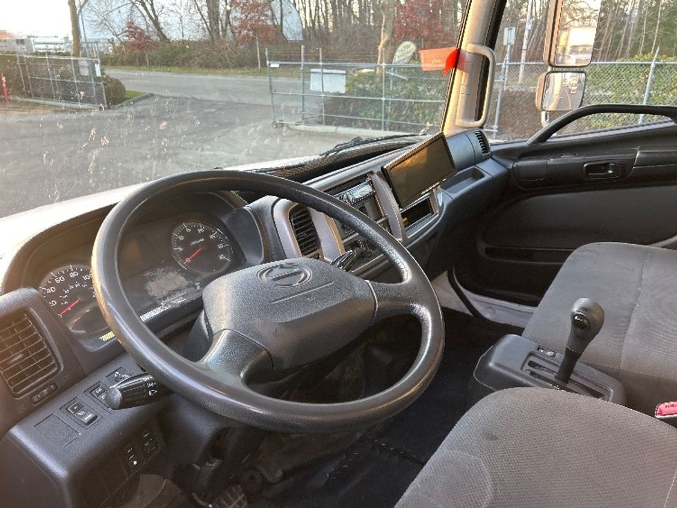 Medium Duty Box Truck-Light and Medium Duty Trucks-Hino-2019-338-Delta-BC-173,241\n\t\tkm-$ 72,000 - Image 17