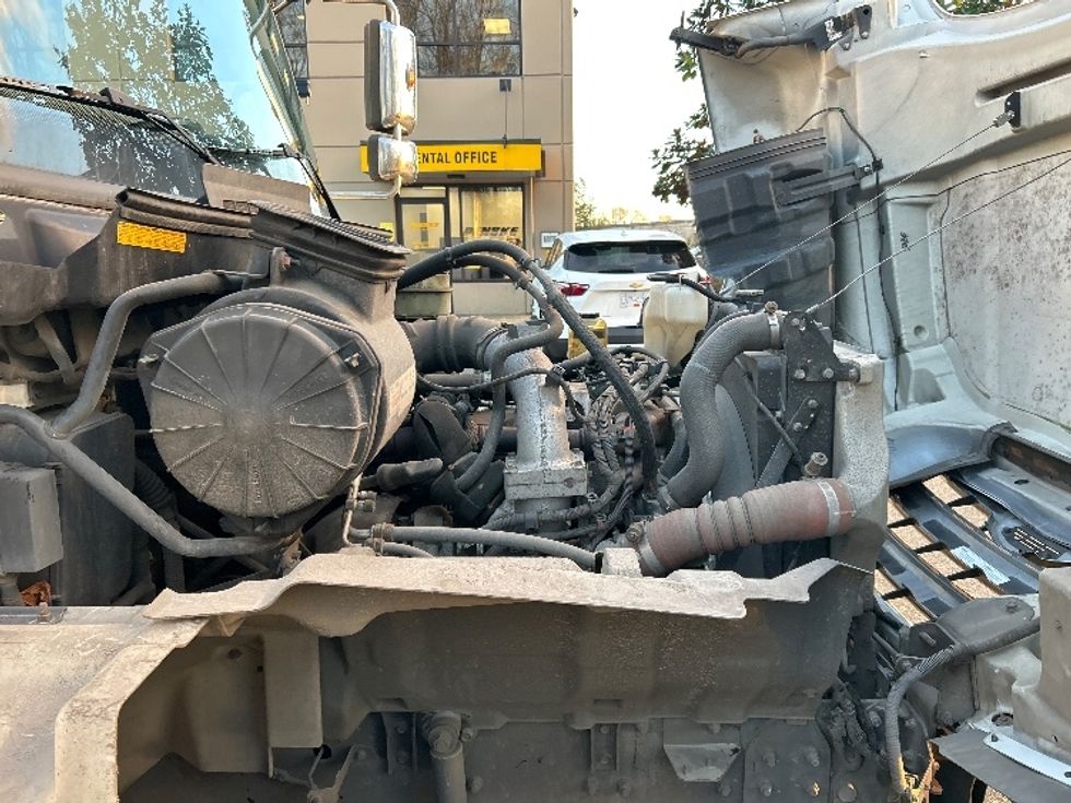 Medium Duty Box Truck-Light and Medium Duty Trucks-Hino-2019-338-Delta-BC-173,241\n\t\tkm-$ 72,000 - Image 23