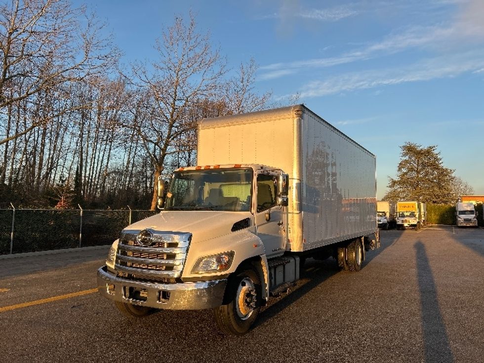 Medium Duty Box Truck-Light and Medium Duty Trucks-Hino-2019-338-Delta-BC-173,241\n\t\tkm-$ 72,000 - Image 3