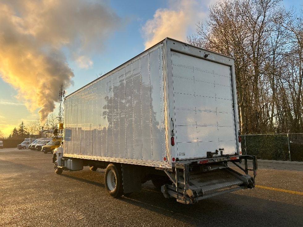 Medium Duty Box Truck-Light and Medium Duty Trucks-Hino-2019-338-Delta-BC-173,241\n\t\tkm-$ 72,000 - Image 6