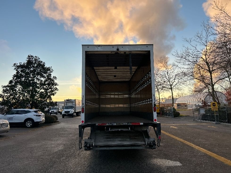 Medium Duty Box Truck-Light and Medium Duty Trucks-Hino-2019-338-Delta-BC-173,241\n\t\tkm-$ 72,000 - Image 8