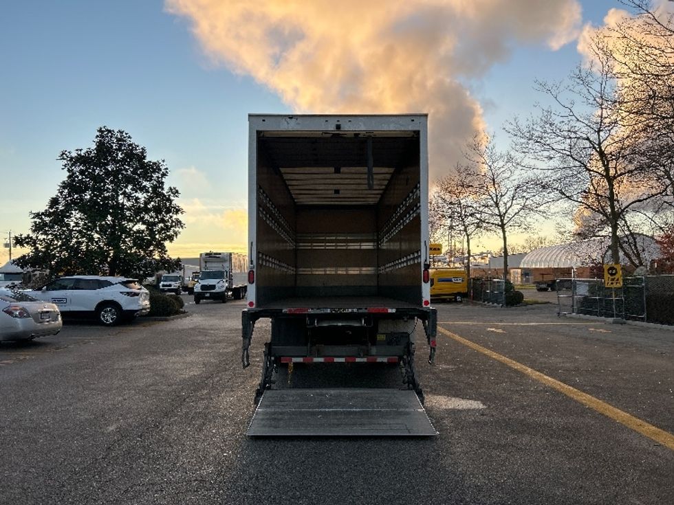 Medium Duty Box Truck-Light and Medium Duty Trucks-Hino-2019-338-Delta-BC-173,241\n\t\tkm-$ 72,000 - Image 9