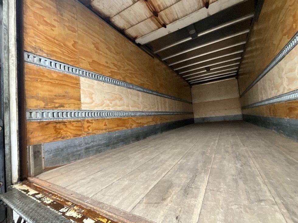 Medium Duty Box Truck-Light and Medium Duty Trucks-Hino-2019-338-Delta-BC-229,778\n\t\tkm-$ 66,000 - Image 11