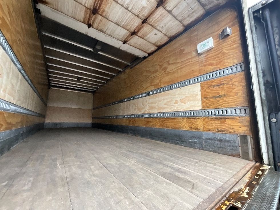 Medium Duty Box Truck-Light and Medium Duty Trucks-Hino-2019-338-Delta-BC-229,778\n\t\tkm-$ 66,000 - Image 12