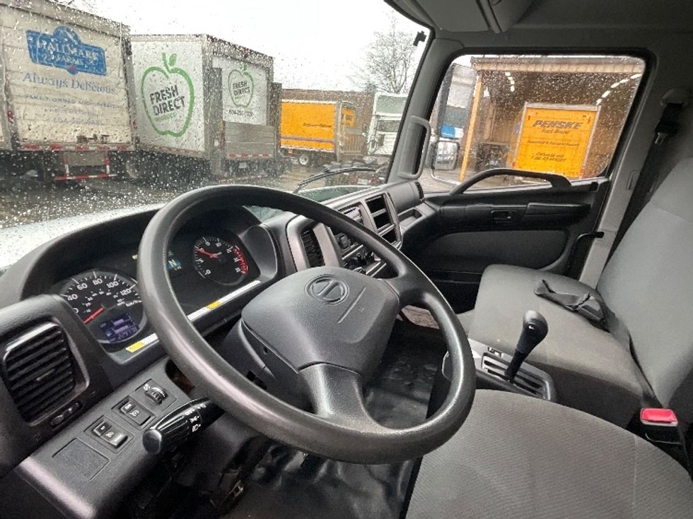 Medium Duty Box Truck-Light and Medium Duty Trucks-Hino-2019-338-Delta-BC-229,778\n\t\tkm-$ 66,000 - Image 17