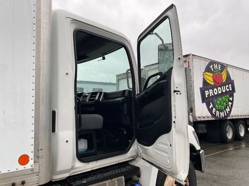 Medium Duty Box Truck-Light and Medium Duty Trucks-Hino-2019-338-Delta-BC-229,778\n\t\tkm-$ 66,000 - Image 20