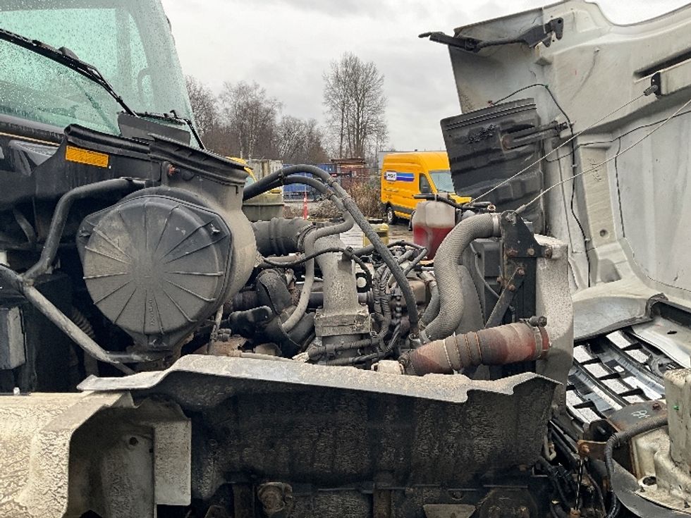 Medium Duty Box Truck-Light and Medium Duty Trucks-Hino-2019-338-Delta-BC-229,778\n\t\tkm-$ 66,000 - Image 23