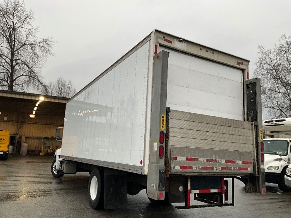 Medium Duty Box Truck-Light and Medium Duty Trucks-Hino-2019-338-Delta-BC-229,778\n\t\tkm-$ 66,000 - Image 6