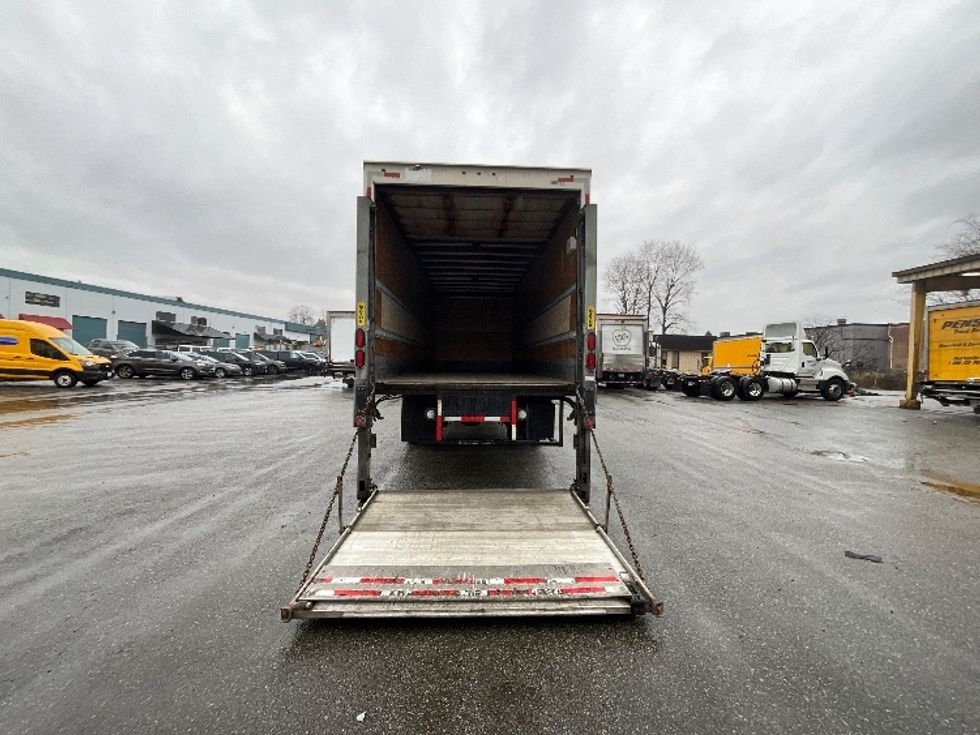 Medium Duty Box Truck-Light and Medium Duty Trucks-Hino-2019-338-Delta-BC-229,778\n\t\tkm-$ 66,000 - Image 9