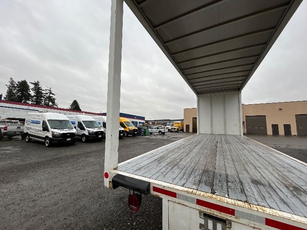 Medium Duty Box Truck-Light and Medium Duty Trucks-Hino-2019-338-Delta-BC-26,596\n\t\tkm-$ 73,000 - Image 11