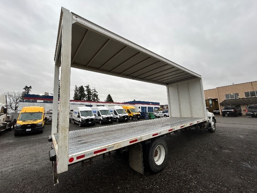 Medium Duty Box Truck-Light and Medium Duty Trucks-Hino-2019-338-Delta-BC-26,596\n\t\tkm-$ 73,000 - Image 13