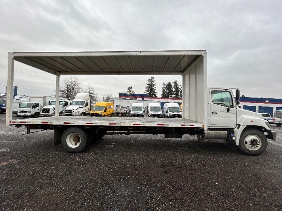 Medium Duty Box Truck-Light and Medium Duty Trucks-Hino-2019-338-Delta-BC-26,596\n\t\tkm-$ 73,000 - Image 15