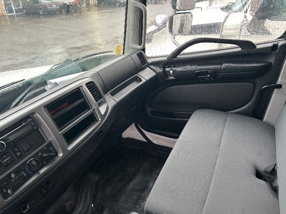 Medium Duty Box Truck-Light and Medium Duty Trucks-Hino-2019-338-Delta-BC-26,596\n\t\tkm-$ 73,000 - Image 19