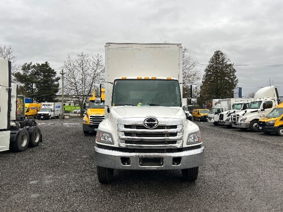 Medium Duty Box Truck-Light and Medium Duty Trucks-Hino-2019-338-Delta-BC-26,596\n\t\tkm-$ 73,000 - Image 2