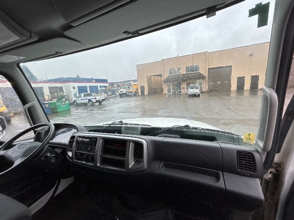 Medium Duty Box Truck-Light and Medium Duty Trucks-Hino-2019-338-Delta-BC-26,596\n\t\tkm-$ 73,000 - Image 21