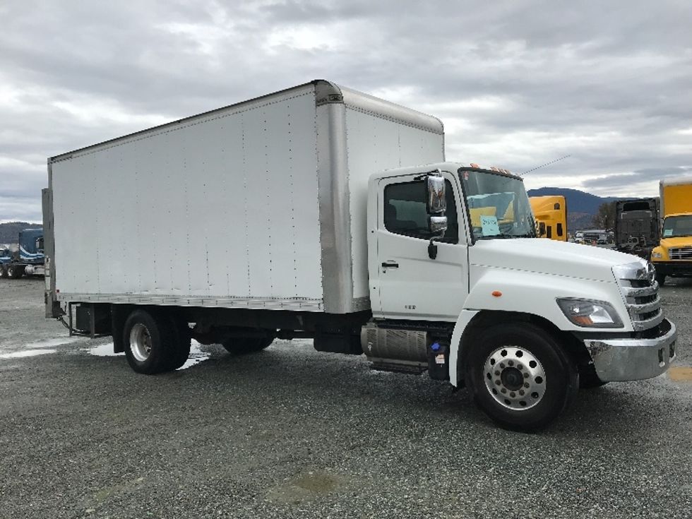 Medium Duty Box Truck-Light and Medium Duty Trucks-Hino-2019-338-Delta-BC-397,398\n\t\tkm-$ 44,000 - Image 1