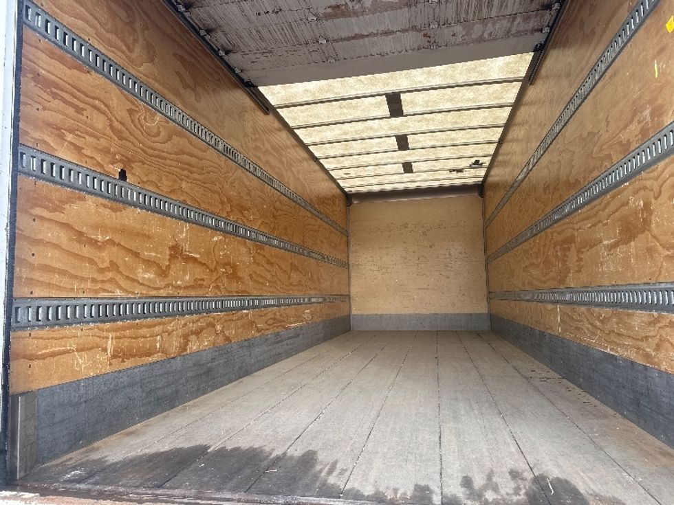 Medium Duty Box Truck-Light and Medium Duty Trucks-Hino-2019-338-Edmonton-AB-161,598\n\t\tkm-$ 67,750 - Image 11