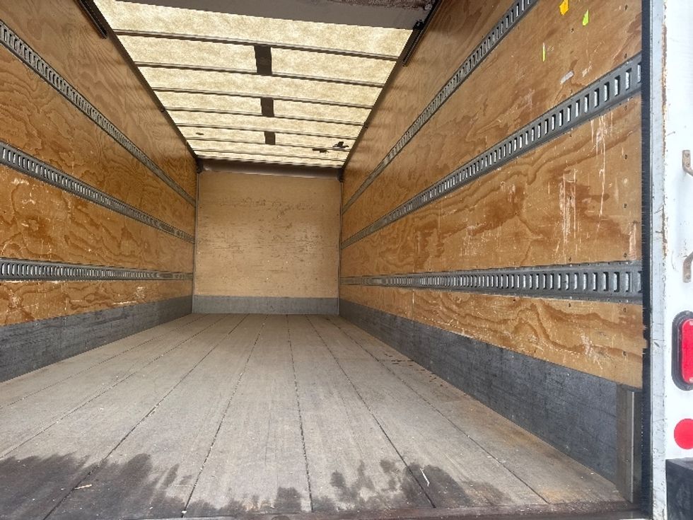 Medium Duty Box Truck-Light and Medium Duty Trucks-Hino-2019-338-Edmonton-AB-161,598\n\t\tkm-$ 67,750 - Image 12