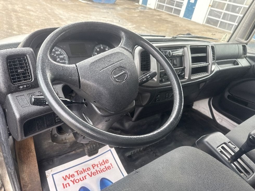 Medium Duty Box Truck-Light and Medium Duty Trucks-Hino-2019-338-Edmonton-AB-161,598\n\t\tkm-$ 67,750 - Image 17