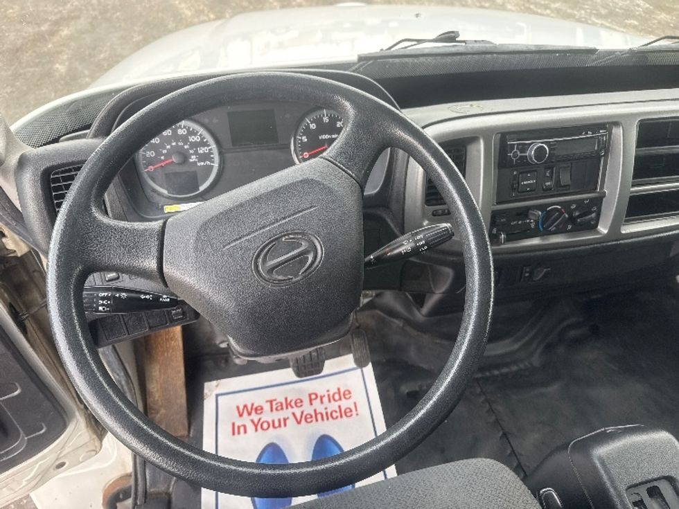 Medium Duty Box Truck-Light and Medium Duty Trucks-Hino-2019-338-Edmonton-AB-161,598\n\t\tkm-$ 67,750 - Image 18