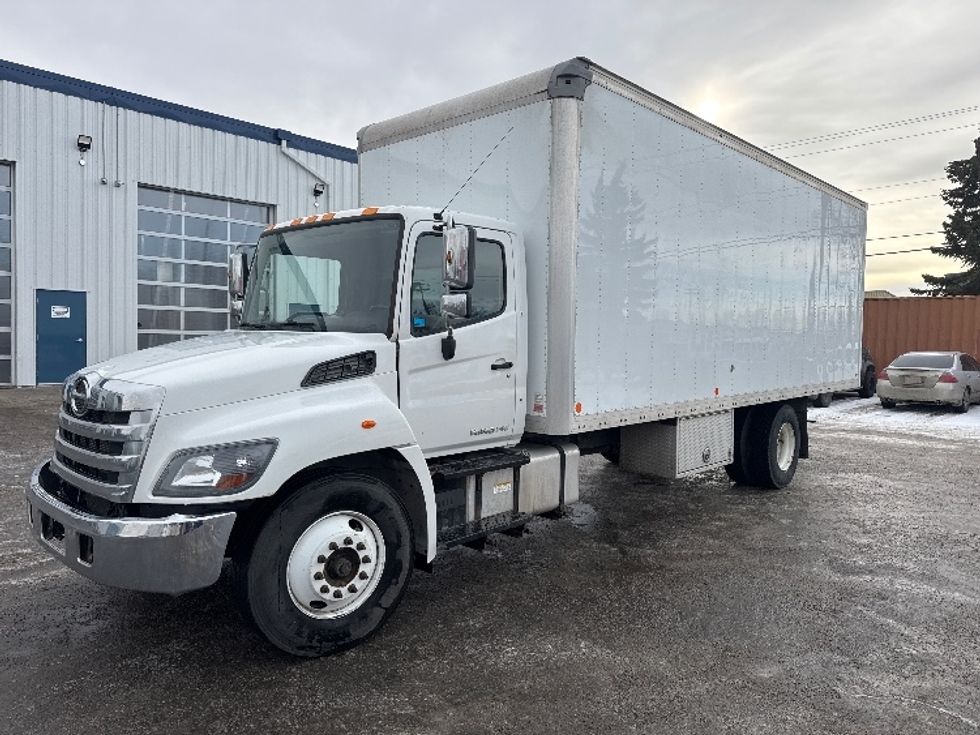Medium Duty Box Truck-Light and Medium Duty Trucks-Hino-2019-338-Edmonton-AB-161,598\n\t\tkm-$ 67,750 - Image 3