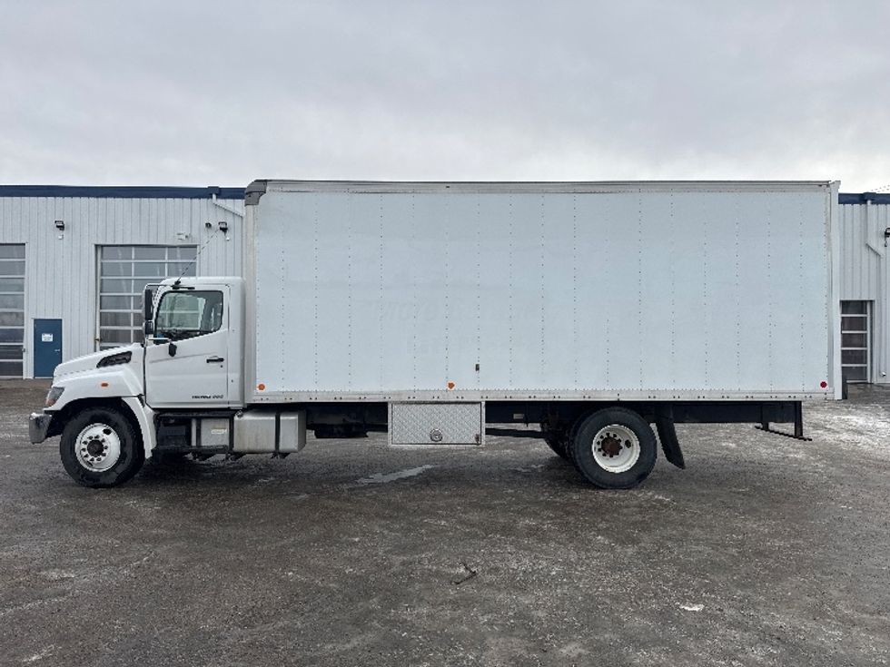 Medium Duty Box Truck-Light and Medium Duty Trucks-Hino-2019-338-Edmonton-AB-161,598\n\t\tkm-$ 67,750 - Image 4