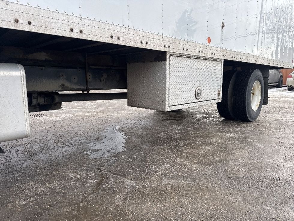 Medium Duty Box Truck-Light and Medium Duty Trucks-Hino-2019-338-Edmonton-AB-161,598\n\t\tkm-$ 67,750 - Image 5