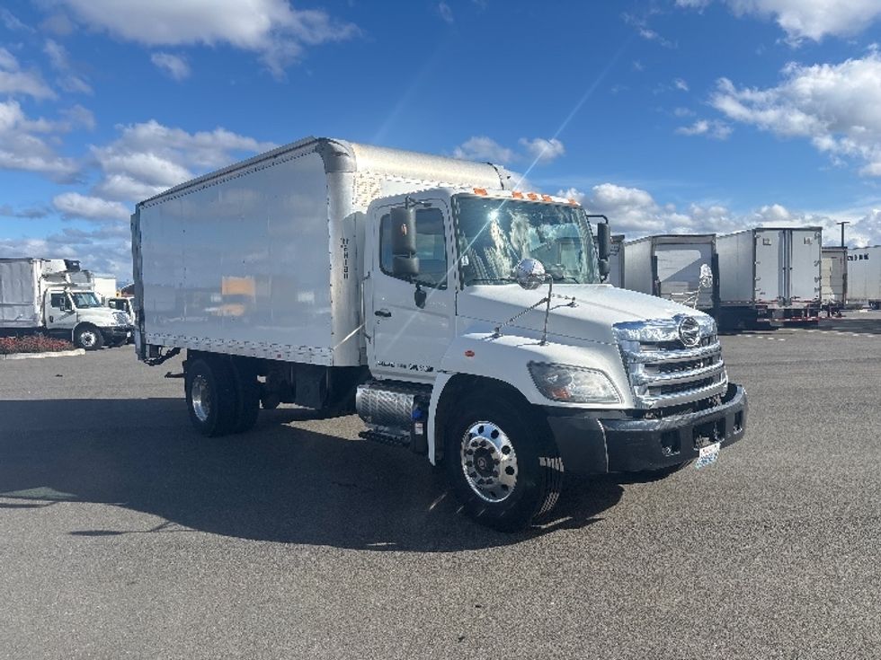 Medium Duty Box Truck-Light and Medium Duty Trucks-Hino-2019-338-Everett-WA-66,208\n\t\tmiles-$ 44,500 - Image 1