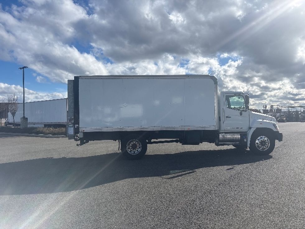 Medium Duty Box Truck-Light and Medium Duty Trucks-Hino-2019-338-Everett-WA-66,208\n\t\tmiles-$ 44,500 - Image 15