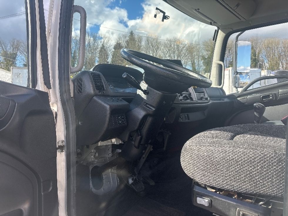 Medium Duty Box Truck-Light and Medium Duty Trucks-Hino-2019-338-Everett-WA-66,208\n\t\tmiles-$ 44,500 - Image 16