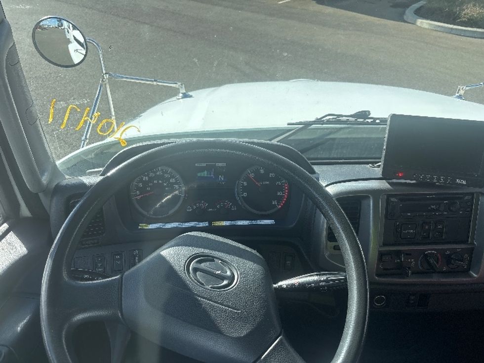 Medium Duty Box Truck-Light and Medium Duty Trucks-Hino-2019-338-Everett-WA-66,208\n\t\tmiles-$ 44,500 - Image 18