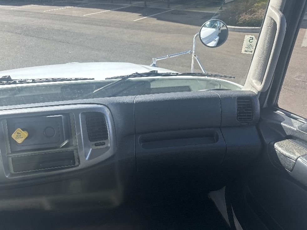 Medium Duty Box Truck-Light and Medium Duty Trucks-Hino-2019-338-Everett-WA-66,208\n\t\tmiles-$ 44,500 - Image 21