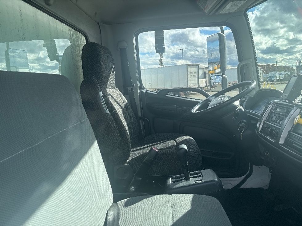 Medium Duty Box Truck-Light and Medium Duty Trucks-Hino-2019-338-Everett-WA-66,208\n\t\tmiles-$ 44,500 - Image 22