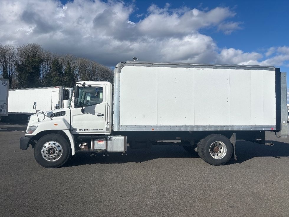Medium Duty Box Truck-Light and Medium Duty Trucks-Hino-2019-338-Everett-WA-66,208\n\t\tmiles-$ 44,500 - Image 4