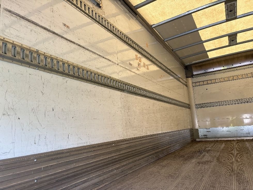 Medium Duty Box Truck-Light and Medium Duty Trucks-Hino-2019-338-Everett-WA-85,728\n\t\tmiles-$ 44,750 - Image 11