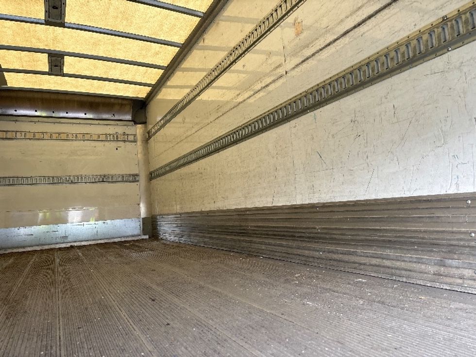 Medium Duty Box Truck-Light and Medium Duty Trucks-Hino-2019-338-Everett-WA-85,728\n\t\tmiles-$ 44,750 - Image 12