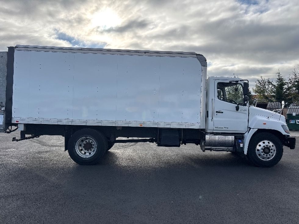 Medium Duty Box Truck-Light and Medium Duty Trucks-Hino-2019-338-Everett-WA-85,728\n\t\tmiles-$ 44,750 - Image 15