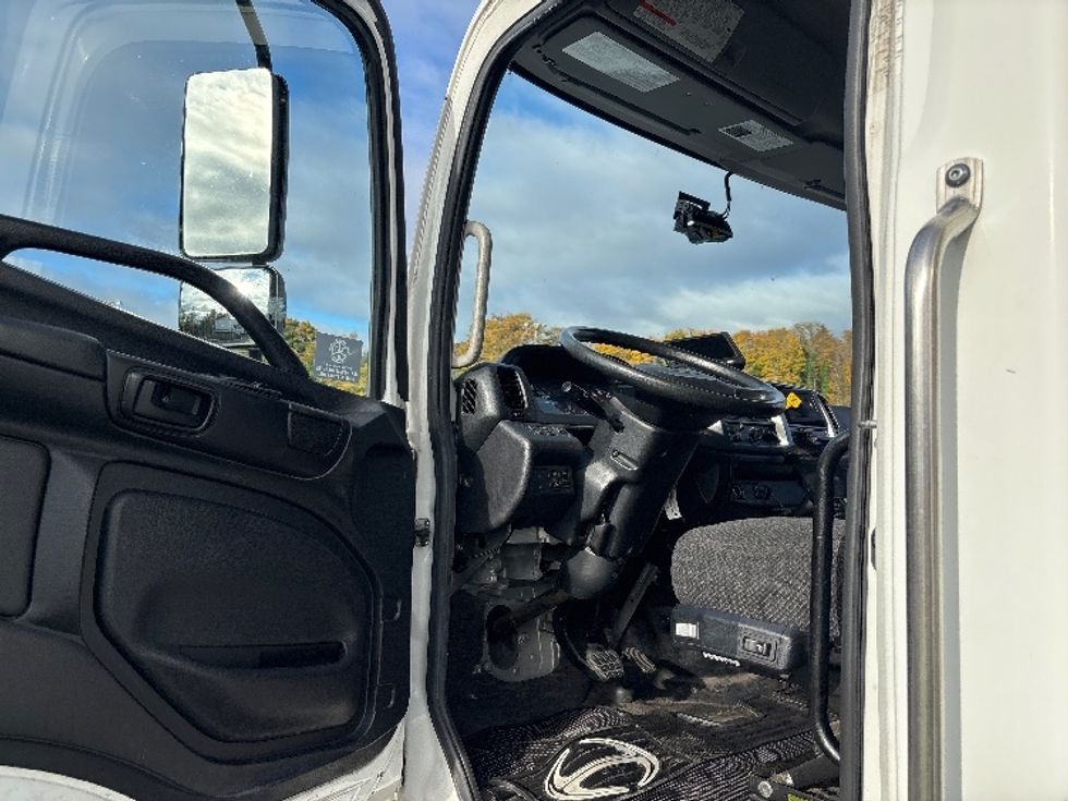 Medium Duty Box Truck-Light and Medium Duty Trucks-Hino-2019-338-Everett-WA-85,728\n\t\tmiles-$ 44,750 - Image 16