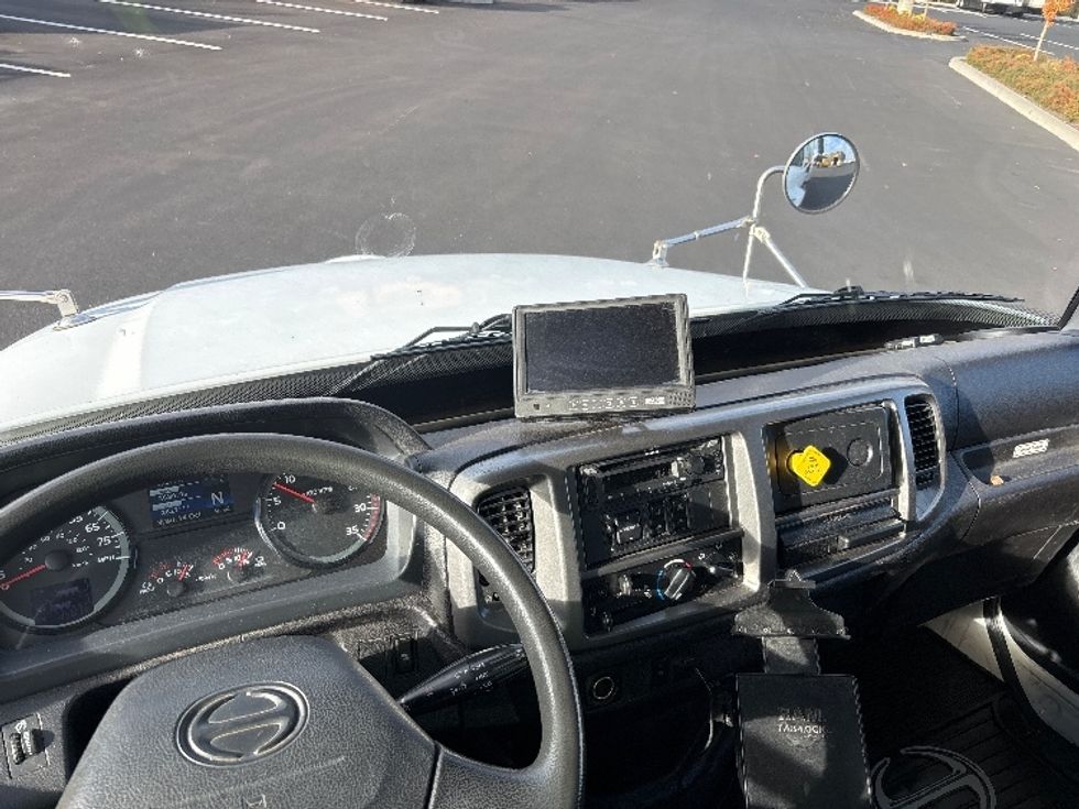 Medium Duty Box Truck-Light and Medium Duty Trucks-Hino-2019-338-Everett-WA-85,728\n\t\tmiles-$ 44,750 - Image 17